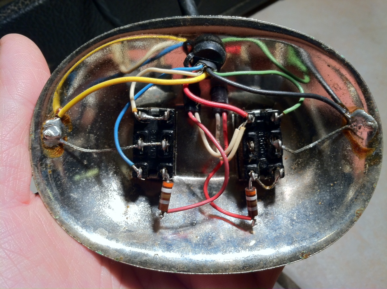 Looking to build a 2 button vibrato / reverb footswitch with LEDs for a